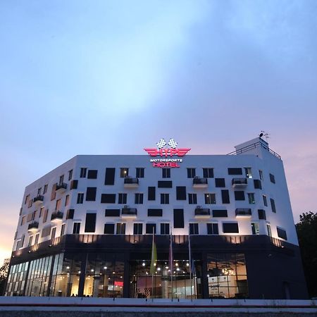 Hype Motorsport Hotel Nilai Exterior photo