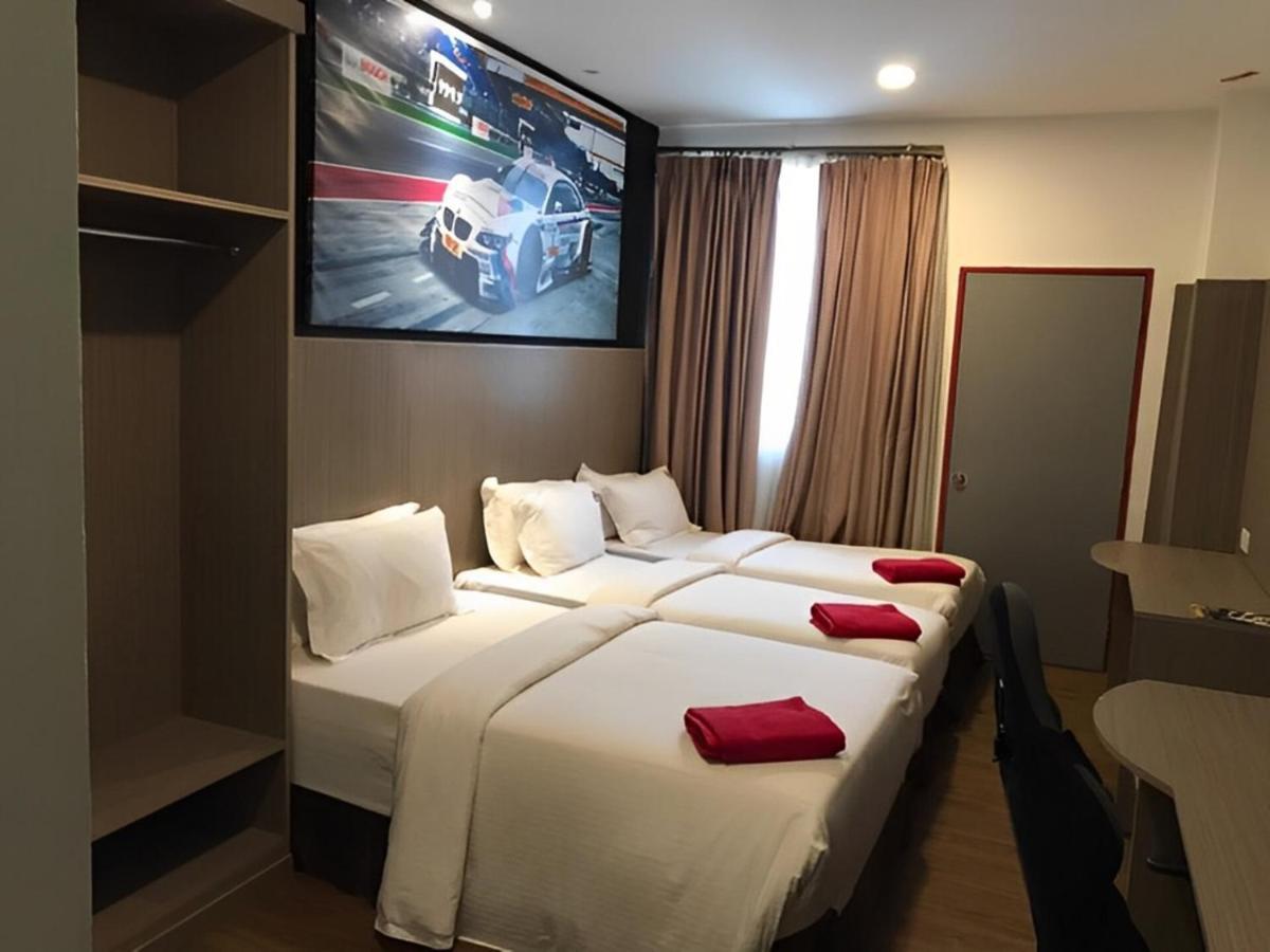 Hype Motorsport Hotel Nilai Exterior photo