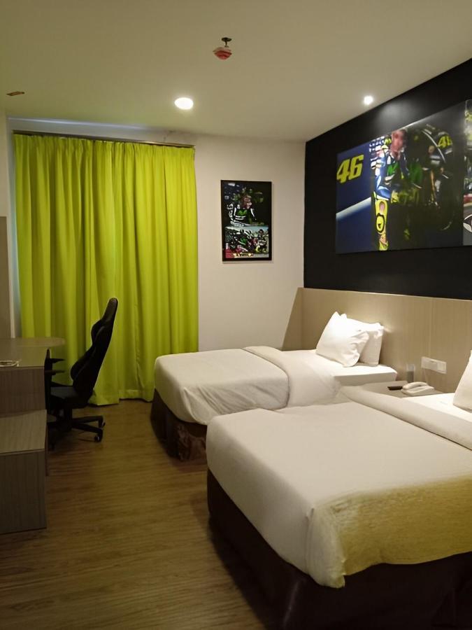 Hype Motorsport Hotel Nilai Exterior photo