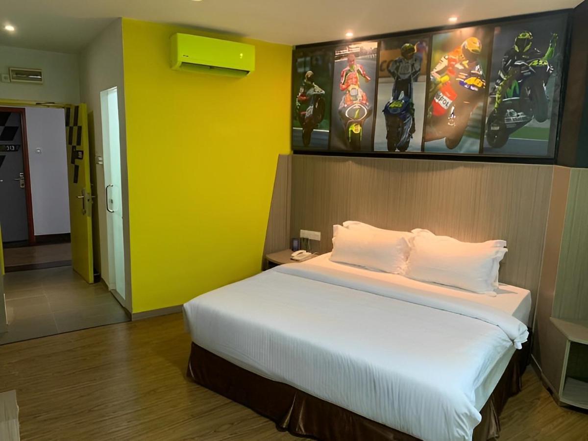 Hype Motorsport Hotel Nilai Exterior photo