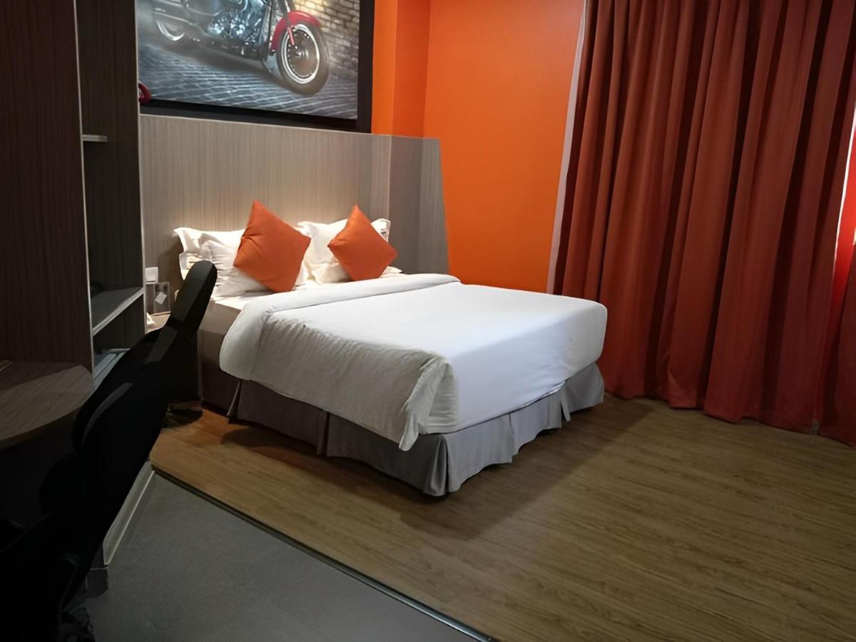 Hype Motorsport Hotel Nilai Exterior photo