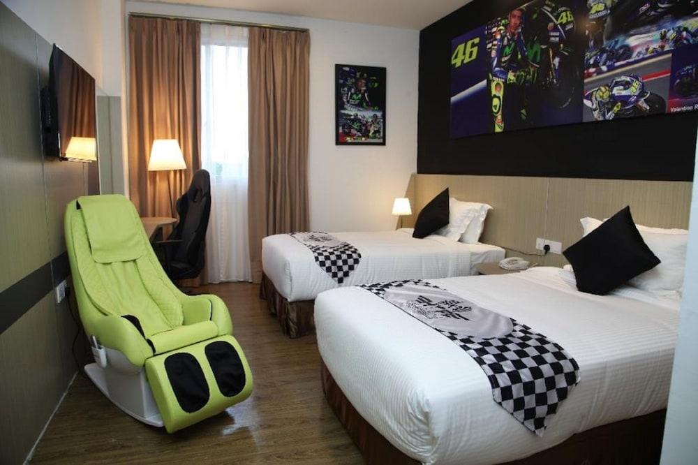 Hype Motorsport Hotel Nilai Exterior photo