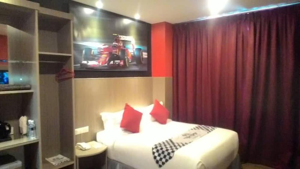 Hype Motorsport Hotel Nilai Exterior photo