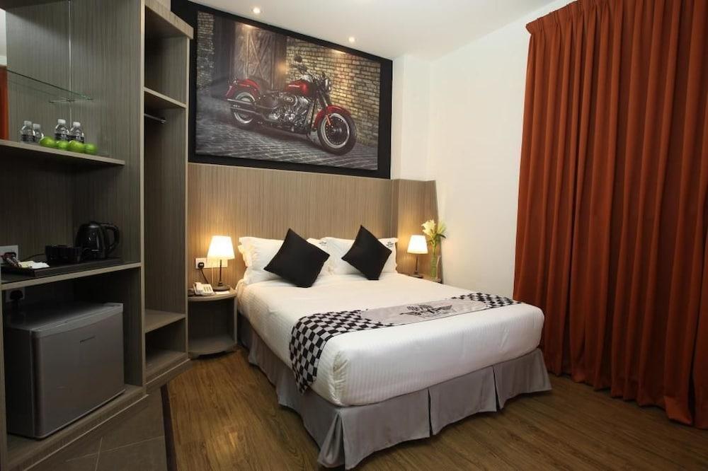 Hype Motorsport Hotel Nilai Exterior photo