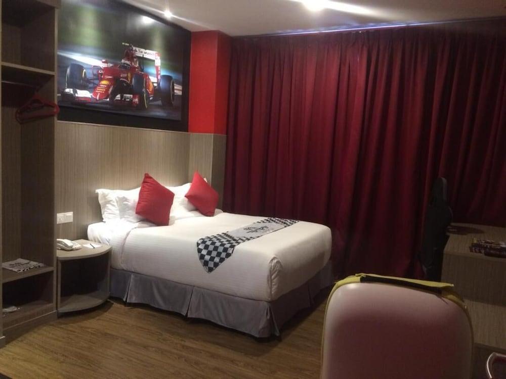 Hype Motorsport Hotel Nilai Exterior photo