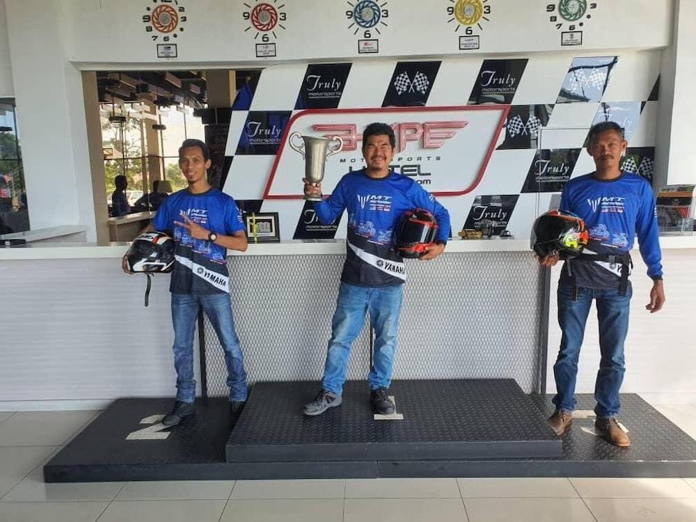 Hype Motorsport Hotel Nilai Exterior photo