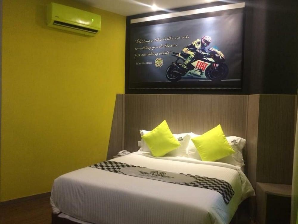 Hype Motorsport Hotel Nilai Exterior photo