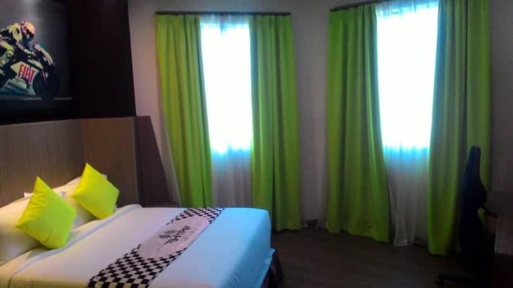 Hype Motorsport Hotel Nilai Exterior photo