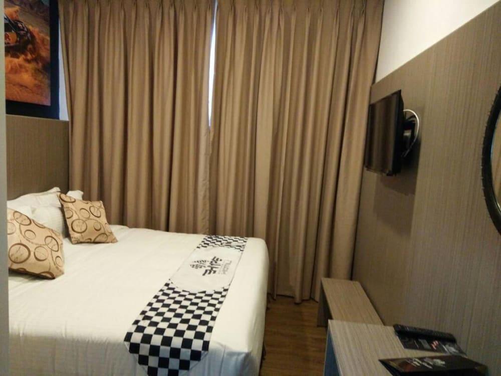 Hype Motorsport Hotel Nilai Exterior photo