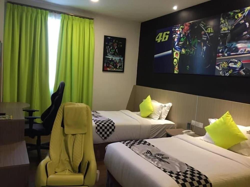 Hype Motorsport Hotel Nilai Exterior photo