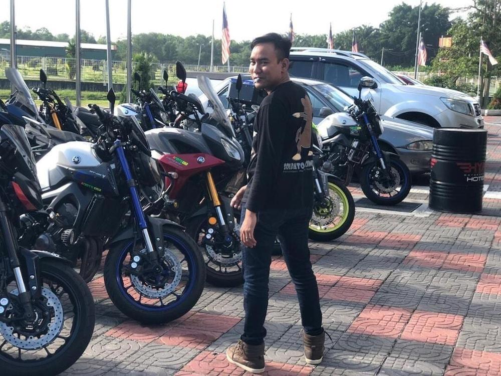 Hype Motorsport Hotel Nilai Exterior photo