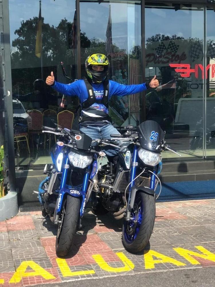 Hype Motorsport Hotel Nilai Exterior photo