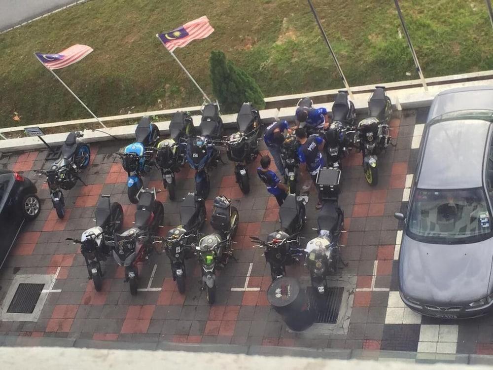 Hype Motorsport Hotel Nilai Exterior photo
