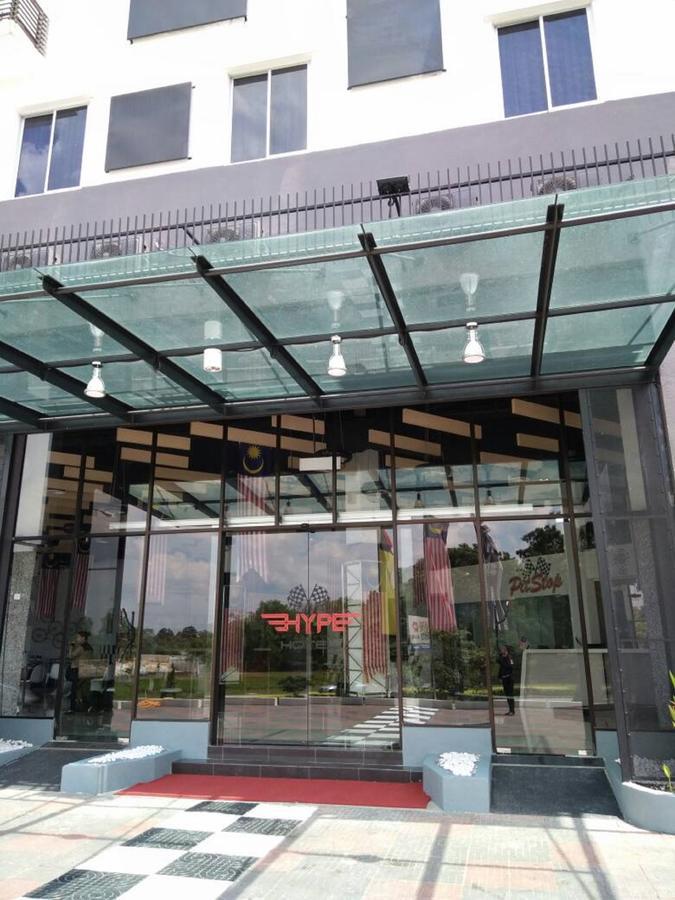 Hype Motorsport Hotel Nilai Exterior photo