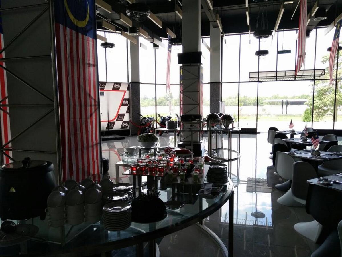 Hype Motorsport Hotel Nilai Exterior photo