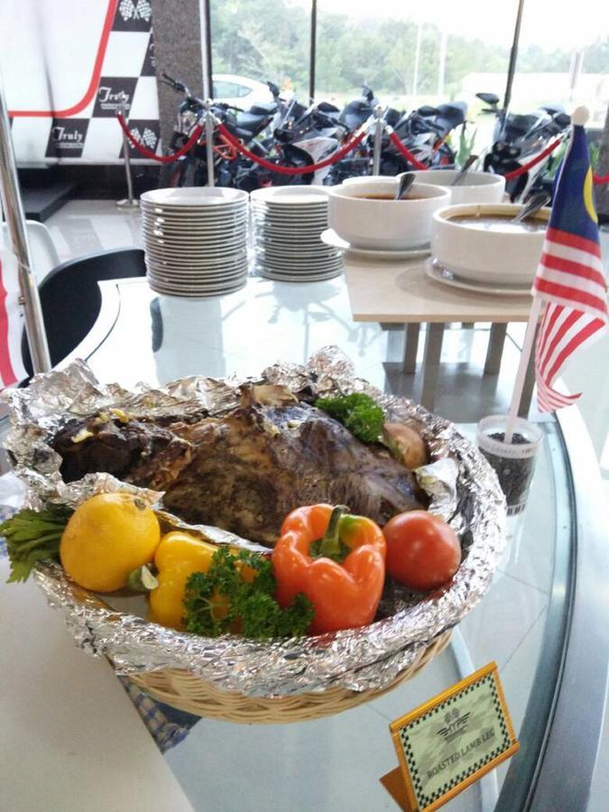 Hype Motorsport Hotel Nilai Exterior photo